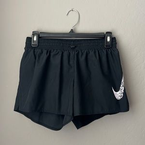 Nike Womens Dri-Fit Swoosh Mid-Rise Brief-Lined Running Shorts Size Small